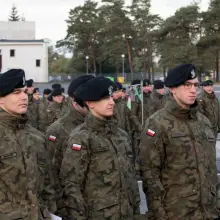 Zobacz zdjęcie: Uroczysty apel z okazji Dnia Wojsk Łączności i Informatyki