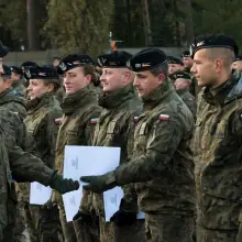 Zobacz zdjęcie: Uroczysty apel z okazji Dnia Wojsk Łączności i Informatyki