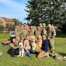 Zobacz zdjęcie: Kevin Bubolz, jego żona i goldeny z wizytą w powiecie bolesławieckim