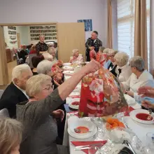 Zobacz zdjęcie: Seniorzy na spotkaniu opłatkowym