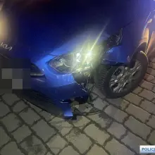 Zobacz zdjęcie: Auto i skasowany znak