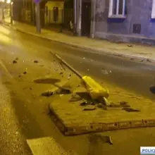 Zobacz zdjęcie: Auto i skasowany znak