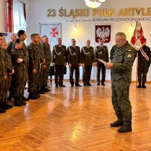 Zobacz zdjęcie: Uroczystość w 23 Śląskim Pułku Artylerii w Bolesławcu