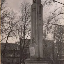 Zobacz zdjęcie: Monument ku czci Bohaterów Armii Czerwonej przed 1977rokiem