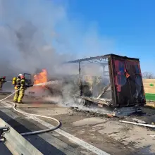Zobacz zdjęcie: Zderzenie pojazdów i pożar na A4
