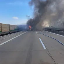 Zobacz zdjęcie: Zderzenie pojazdów i pożar na A4