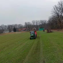 Zobacz zdjęcie: Prace na płytach boiskowych w Bolesławcu