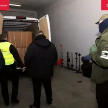 Zobacz zdjęcie: Funkcjonariusze i tytoń