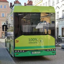 Zobacz zdjęcie: Uroczyste przekazanie nowego autobusu elektrycznego na MZK Bolesławiec