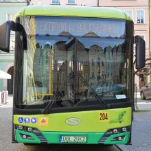 Zobacz zdjęcie: Uroczyste przekazanie nowego autobusu elektrycznego na MZK Bolesławiec