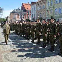 Zobacz zdjęcie: Uroczystość na rynku w Leśnej
