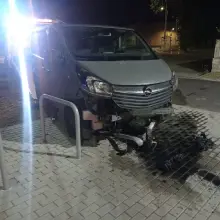 Zobacz zdjęcie: Bus wjechał w hydrant w Bolesławcu