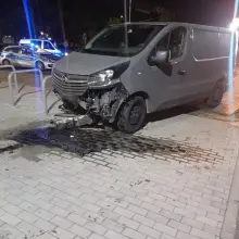 Zobacz zdjęcie: Bus wjechał w hydrant w Bolesławcu