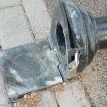 Zobacz zdjęcie: Zdemolowali 15 lamp, uszkodzili słupki i próbowali ukraść ławki