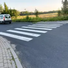 Zobacz zdjęcie: Dziki przystanek i pasy
