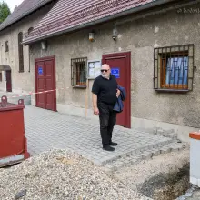 Zobacz zdjęcie: Prace przy budowie toalety na cmentarzu