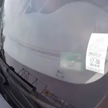 Zobacz zdjęcie: Auto na parkingu