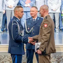 Zobacz zdjęcie: Awanse i nagrody pieniężne dla policjantek i policjantów z komendy w Bolesławcu