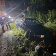 Zobacz zdjęcie: Auto, podejrzany i „dokument”