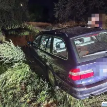 Zobacz zdjęcie: Auto, podejrzany i „dokument”