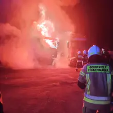 Zobacz zdjęcie: Nocny pożar ciężarówek