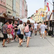 Zobacz zdjęcie: Coraz więcej ludzi na targach ceramicznych. Zobacz zdjęcia z czwartku