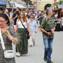 Zobacz zdjęcie: Coraz więcej ludzi na targach ceramicznych. Zobacz zdjęcia z czwartku