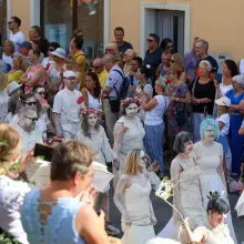 Zobacz zdjęcie: Parada glinianych ludzi podczas Święta Ceramiki