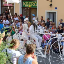 Zobacz zdjęcie: Parada glinianych ludzi podczas Święta Ceramiki