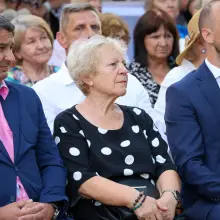 Zobacz zdjęcie: Goście wystawy „Współczesne wzornictwo ceramiki bolesławieckiej” i jubileuszu Bractwa Ceramicznego