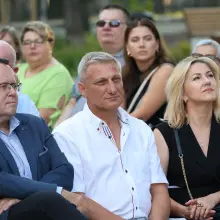 Zobacz zdjęcie: Goście wystawy „Współczesne wzornictwo ceramiki bolesławieckiej” i jubileuszu Bractwa Ceramicznego
