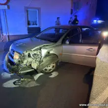 Zobacz zdjęcie: Auto i słup