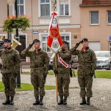 Zobacz zdjęcie: Uroczystość wojskowa