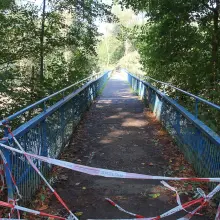 Zobacz zdjęcie: Drzewa spadły na kładkę