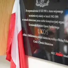 Zobacz zdjęcie: Odsłonięcie pamiątkowych tablic UKOS w powiatowych szkołach