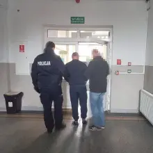 Zobacz zdjęcie: Podejrzany i banknot