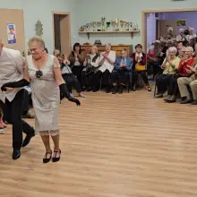 Zobacz zdjęcie: Seniorzy tańczyli z gwiazdami
