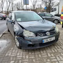 Zobacz zdjęcie: Zderzenie dwóch aut koło wiaduktu