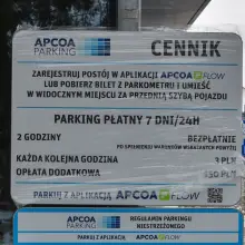 Zobacz zdjęcie: Parkometry przy galerii