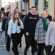 Zobacz zdjęcie: 100 dni do matury. Maturzyści zatańczyli poloneza w rynku