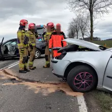 Zobacz zdjęcie: Zderzenie dwóch aut, dwie osoby ranne