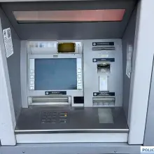 Zobacz zdjęcie: Podejrzany i bankomaty