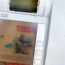 Zobacz zdjęcie: Podejrzany i bankomaty