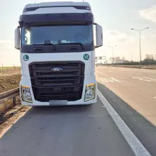 Zobacz zdjęcie: Ciężarówka i podejrzany