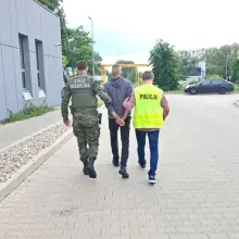 Переглянути фотографію: Правоохоронці та іноземці