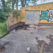 Zobacz zdjęcie: Śmieci i ruina przy ulicy Hutniczej