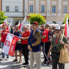 Zobacz zdjęcie: Uczestnicy protestu w Rynku w Bolesławcu