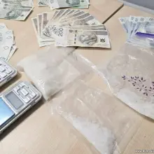Zobacz zdjęcie: Narkotyki, pieniądze i wagi