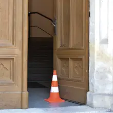 Zobacz zdjęcie: Zdemolowane drzwi