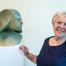 Zobacz zdjęcie: Goście wernisażu Międzynarodowego Pleneru Ceramiczno-Rzeźbiarskiego